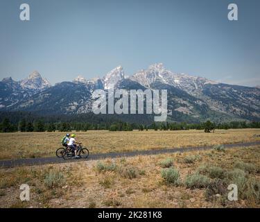 Radfahrer im Grand Teton National Park, Wyoming, USA Stockfoto