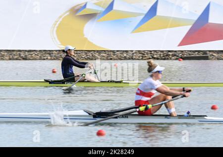 Racice, Tschechische Republik. 22. September 2022. Shiho Yonekawa aus Japan tritt am 5. Tag der Ruderweltmeisterschaften 2022, Halbfinale der Frauen mit einem Schädel im Labe Arena Racice am 22. September 2022 in Racice, Tschechien, an. Kredit: Jan Stastny/CTK Foto/Alamy Live Nachrichten Stockfoto