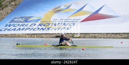 Racice, Tschechische Republik. 22. September 2022. Shiho Yonekawa aus Japan tritt am 5. Tag der Ruderweltmeisterschaften 2022, Halbfinale der Frauen mit einem Schädel im Labe Arena Racice am 22. September 2022 in Racice, Tschechien, an. Kredit: Jan Stastny/CTK Foto/Alamy Live Nachrichten Stockfoto