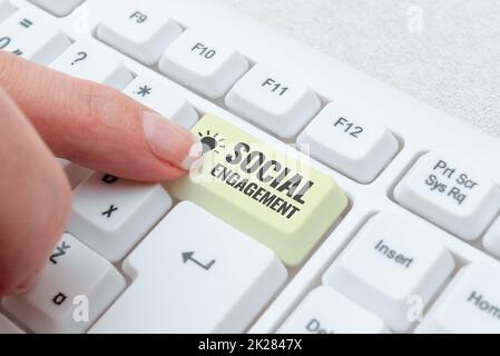 Schreiben mit Text Social Engagement. Wort für Grad des Engagements in einer Online-Community oder -Gesellschaft, die Internet Meeting Audio Record, New Transcription Methods (Neue Transkriptionsmethoden) transkribiert Stockfoto