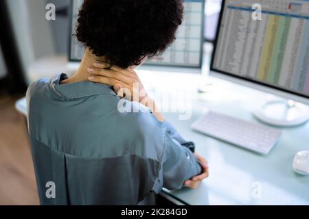 Ergonomischer Computerstuhl Schlechte Haltung Stockfoto