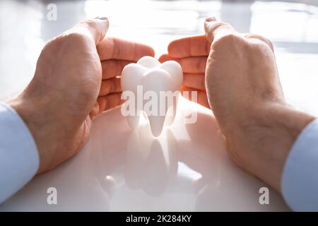 Zahnarztversicherung Und Ersetzen Emaille-Service Stockfoto