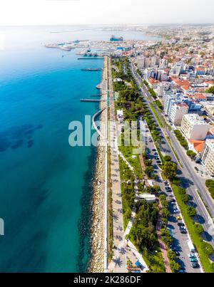 Strandpromenade und Park in Limassol, Zypern Stockfoto