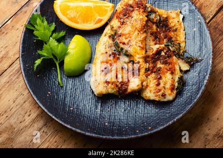 Gebratene Fischfilets in Orangenöl. Stockfoto