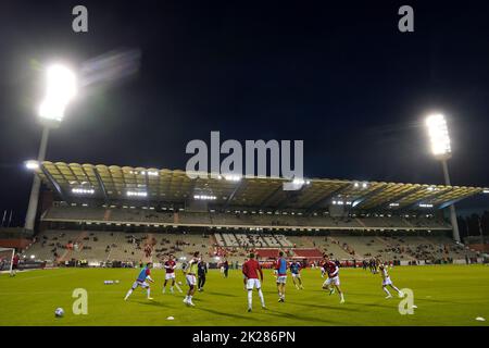 Walisische Spieler wärmen sich vor dem UEFA Nations League-Spiel der Gruppe D im King Baudouin Stadium, Brüssel, auf. Bilddatum: Donnerstag, 22. September 2022. Stockfoto