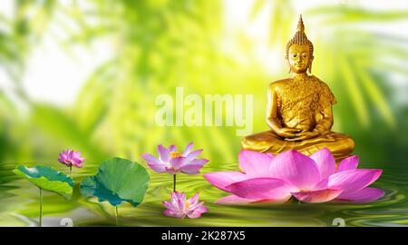 Buddha Statue Wasser lotus Buddha auf Lotus Flower auf orangefarbenem Hintergrund Stockfoto