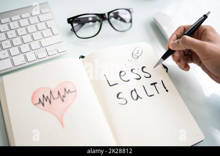 Blutdruck Und Hypertonie. Weniger Salz Essen Stockfoto