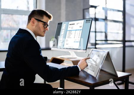 Online-Kontoauszug für digitale E-Rechnungen Stockfoto