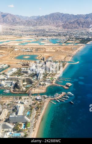 Eilat Israel Strand aus der Vogelperspektive Foto Stadt Porträt Format Red Sea Aqaba Reise Stockfoto