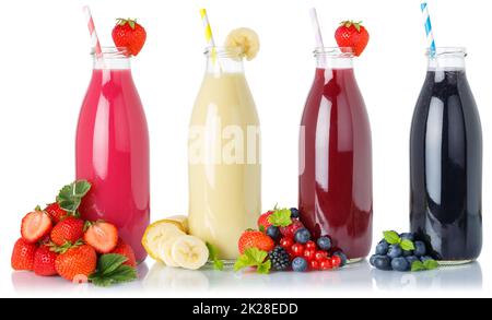 Sammlung von Frucht-Smoothies Fruchtsaft Trinken Sie wilde Strohbeeren in einer Flasche isoliert auf weiß Stockfoto