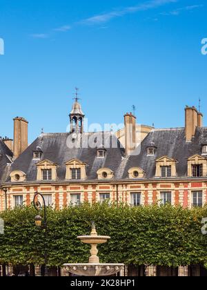 Blick auf den Place des Vosges in Paris, Frankreich Stockfoto