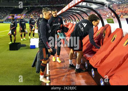Belgische Spieler müssen ihre eigenen Sitzbezüge im Dugout vor dem UEFA Nations League-Spiel der Gruppe D im King Baudouin Stadium, Brüssel, entfernen. Bilddatum: Donnerstag, 22. September 2022. Stockfoto