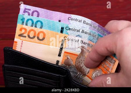 Gambische Geld in der schwarzen Mappe Stockfoto