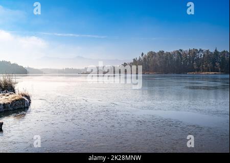 Eis auf dem Osterseen bei Iffeldorf Stockfoto