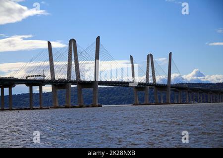 Nahaufnahme des zentralen Teils der Gouverneur-Cuomo-Brücke Stockfoto