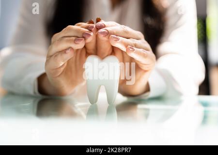 Zahnarztversicherung Und Ersetzen Emaille-Service Stockfoto