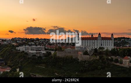 Schloss Bratislava bei Sonnenuntergang Stockfoto