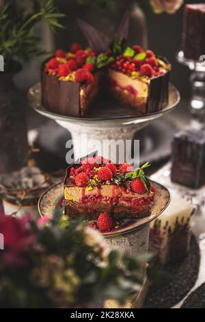 Mehrlagiger Mousse-Schokoladenkuchen Stockfoto