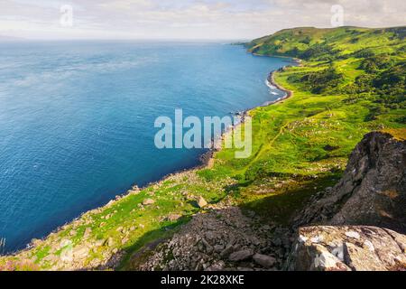 Blick von der Klippe Fair Head, Nordirland, Großbritannien Stockfoto