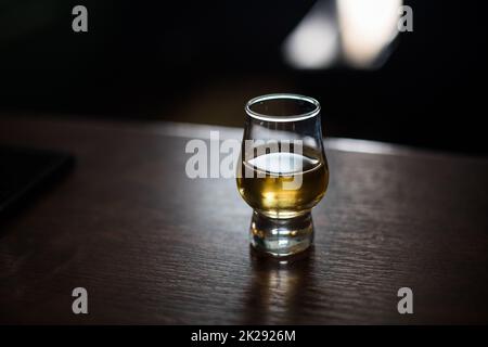 Glencairn Single-Malt-Whisky-Glas Stockfoto