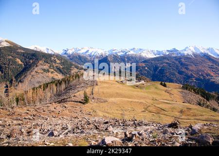 Herbstlandschaft im Mocheni-Tal, Baselga di Pine, Italien Stockfoto