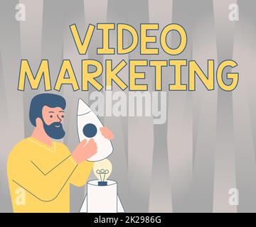 Schild mit Video-Marketing. Business Showcase Video Marketing Illsutration of man Holding Rocketship entdeckte Ideen im Inneren. Stockfoto