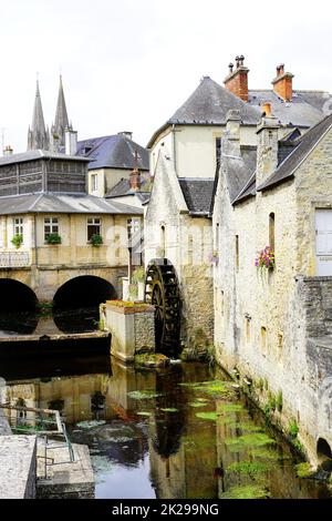 Wassermühle an der Aure in Bayeux, Normandie, Frankreich Stockfoto