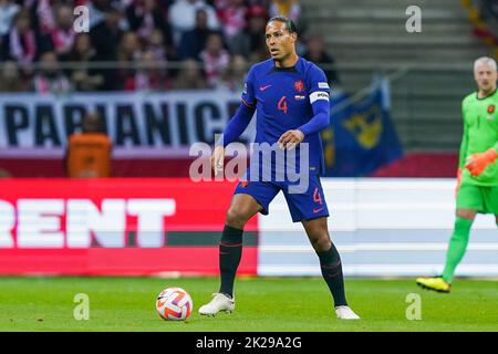 WARSCHAU, POLEN - 22. SEPTEMBER: Virgil van Dijk (c) aus den Niederlanden während der UEFA Nations League Ein Spiel der Gruppe 4 zwischen Polen und den Niederlanden bei der PGE Narodowy am 22. September 2022 in Warschau, Polen (Foto: Andre Weening/Orange Picles) Stockfoto