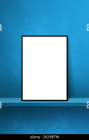 Schwarzer Bilderrahmen auf blauem Regal. 3D Abbildung. Vertikaler Hintergrund Stockfoto
