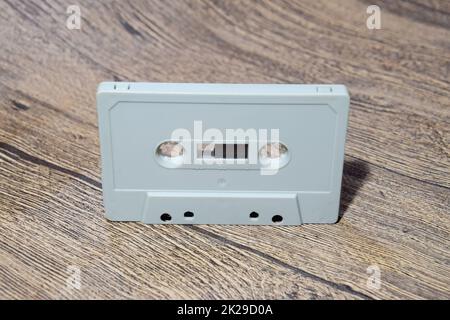 Audiokassette. Kompakter Kassettenrekorder im Retro-Musikformat. Stockfoto