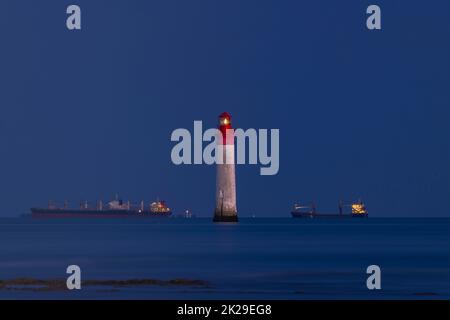 PHARE de Chauvea bei Ile de Re mit Schiffen nach La Rochelle, Pays de la Loire, Frankreich Stockfoto