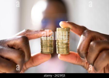 Lohngefälle Vergleichen, Geld Bezahlen Stockfoto