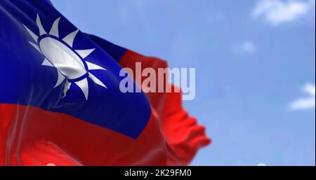 Detail der Nationalflagge von Taiwan - Republik China winkt im Wind an einem klaren Tag Stockfoto