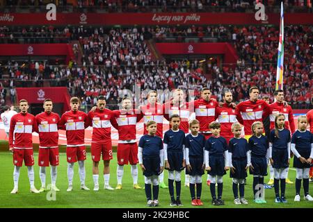 Warschau, Polen. 22. September 2022. Hymnen während des Spiels der UEFA Nations League zwischen Polen und den Niederlanden bei der PGE Narodowy am 22. September 2022 in Warschau, Polen. (Foto von Rafal Oleksiewicz/PressFocus/Sipa USA)France OUT, Poland OUT Credit: SIPA USA/Alamy Live News Stockfoto