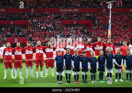 Warschau, Polen. 22. September 2022. Hymnen während des Spiels der UEFA Nations League zwischen Polen und den Niederlanden bei der PGE Narodowy am 22. September 2022 in Warschau, Polen. (Foto von Rafal Oleksiewicz/PressFocus/Sipa USA)France OUT, Poland OUT Credit: SIPA USA/Alamy Live News Stockfoto