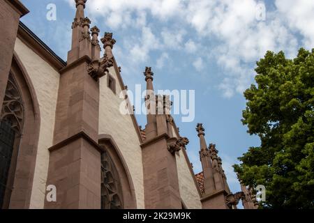 Die evangelische Lutherische Pfarrkirche St. Jacobi in der Altstadt von GÃ¶ttingen in Niedersachsen ist eine gotische Kirche mit drei Schiffen, die zwischen 1361 und 1433 erbaut wurde. Der Kirchenpatron ist James der Ältere. Mit 72 Metern Höhe ist der Kirchturm das höchste Gebäude Stockfoto