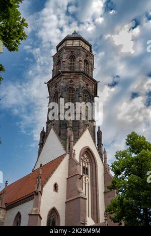 Die evangelische Lutherische Pfarrkirche St. Jacobi in der Altstadt von GÃ¶ttingen in Niedersachsen ist eine gotische Kirche mit drei Schiffen, die zwischen 1361 und 1433 erbaut wurde. Der Kirchenpatron ist James der Ältere. Mit 72 Metern Höhe ist der Kirchturm das höchste Gebäude Stockfoto