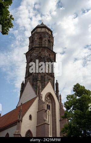 Die evangelische Lutherische Pfarrkirche St. Jacobi in der Altstadt von GÃ¶ttingen in Niedersachsen ist eine gotische Kirche mit drei Schiffen, die zwischen 1361 und 1433 erbaut wurde. Der Kirchenpatron ist James der Ältere. Mit 72 Metern Höhe ist der Kirchturm das höchste Gebäude Stockfoto
