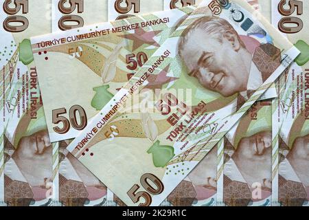 Ein Stapel verschiedener türkischer Lira-Banknoten Stockfoto