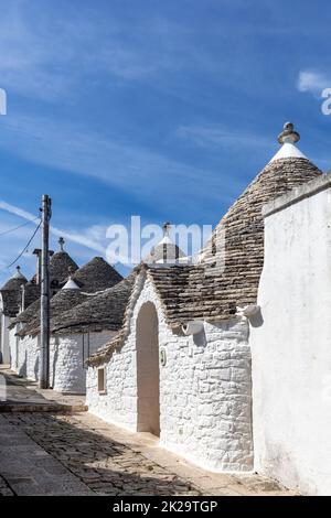 Das Dorf Trulli in Alberobello, Italien. Der Baustil ist spezifisch für das Murge-Gebiet der italienischen Region Apulien (in italienischem Apulien). Aus Kalkstein und Keyston. Stockfoto