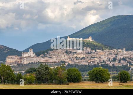 Panoramablick auf die Altstadt von Assisi, Provinz Perugia, Region Umbrien, Italien Stockfoto