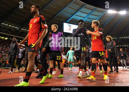 Die Belgier Lois Openda (links), Alexis Saelemaekers, Amadou Onana und Dries Mertens (rechts) laufen um das Spielfeld, um den Fans nach dem letzten Pfiff im UEFA Nations League-Spiel der Gruppe D im King Baudouin Stadium, Brüssel, zu applaudieren. Bilddatum: Donnerstag, 22. September 2022. Stockfoto