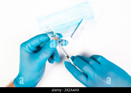 Medizinische Glühen, Test und Impfstoff zum Schutz der Infektion während der Coronavirus-Pandemie. Stockfoto