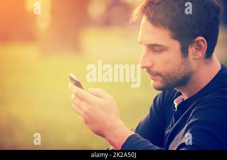 Mann mit Smartphone Stockfoto