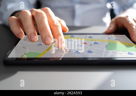 GPS-Standortsuche Online Stockfoto
