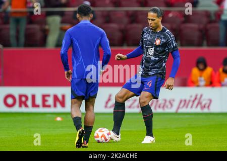 WARSCHAU, POLEN - 22. SEPTEMBER: Virgil van Dijk (c) aus den Niederlanden während der UEFA Nations League Ein Spiel der Gruppe 4 zwischen Polen und den Niederlanden bei der PGE Narodowy am 22. September 2022 in Warschau, Polen (Foto: Andre Weening/Orange Picles) Stockfoto