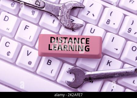 Konzeptionelle Beschriftung Distance Learning. Über das Internet ausgestrahlte Lehrvorträge zum Thema Internetkonzept Abstrakt das Reparieren veralteter Websites und die Aufrechterhaltung der Internetverbindung Stockfoto