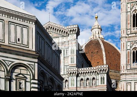 Florenz, Italien. Die romantische und farbenfrohe Kathedrale - auch Duomo di Firenzone genannt - wurde von der Familie Medici in der Renaissance erbaut. Stockfoto