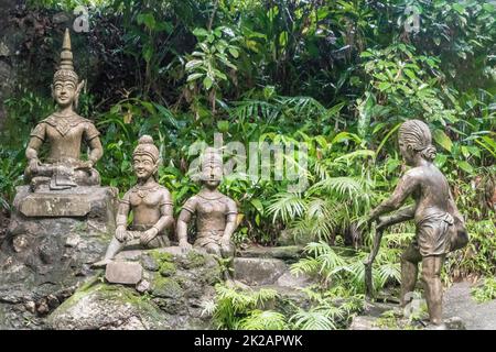 Buddha-Statuen Tar Nim Wasserfall geheimer Magic Garden Koh Samui. Stockfoto