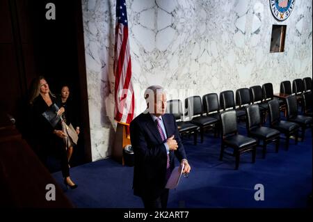 Washington, Vereinigte Staaten. 22. September 2022. Jamie Dimon, Chairman und CEO von JPMorgan Chase & Co., kommt zu einer Anhörung des Senatsausschusses für Banken, Wohnungsbau und Stadtangelegenheiten, um die größten Banken des Landes am Donnerstag, den 22. September 2022, im Hart Senate Office Building in Washington, DC, zu untersuchen. Kredit: Rod Lampey/CNP/dpa/Alamy Live Nachrichten Stockfoto